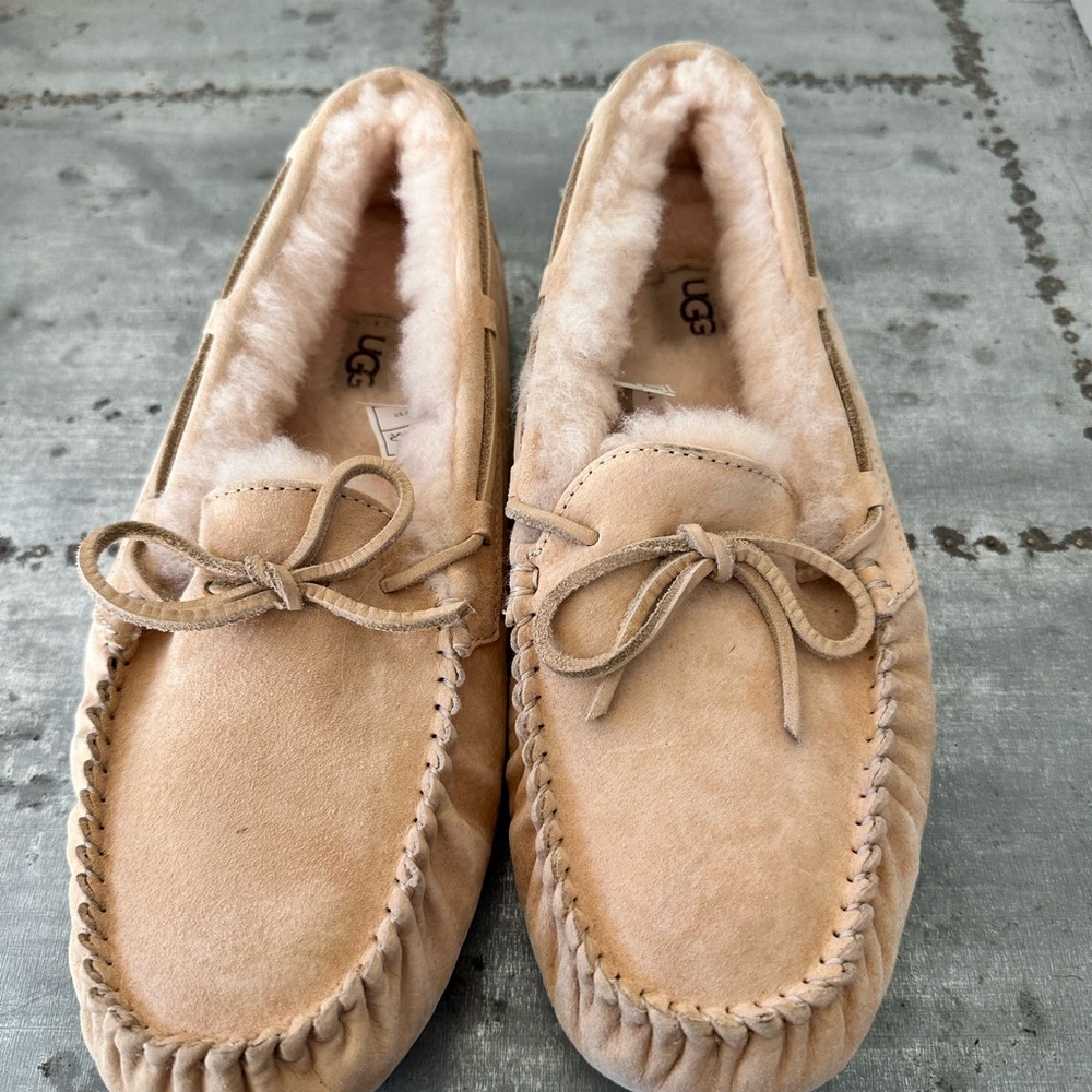 UGG Women’s Dakota Moccasin Slipper Size 10 Sand Color. Sheepskin lining.